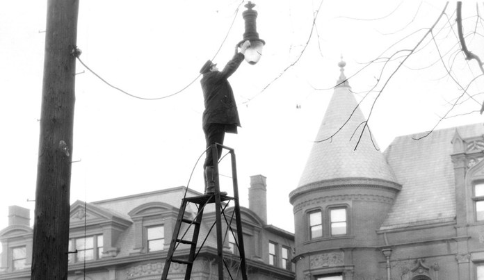 Perché cerchiamo solo dove c’è luce? Una riflessione sul nostro modo di conoscere