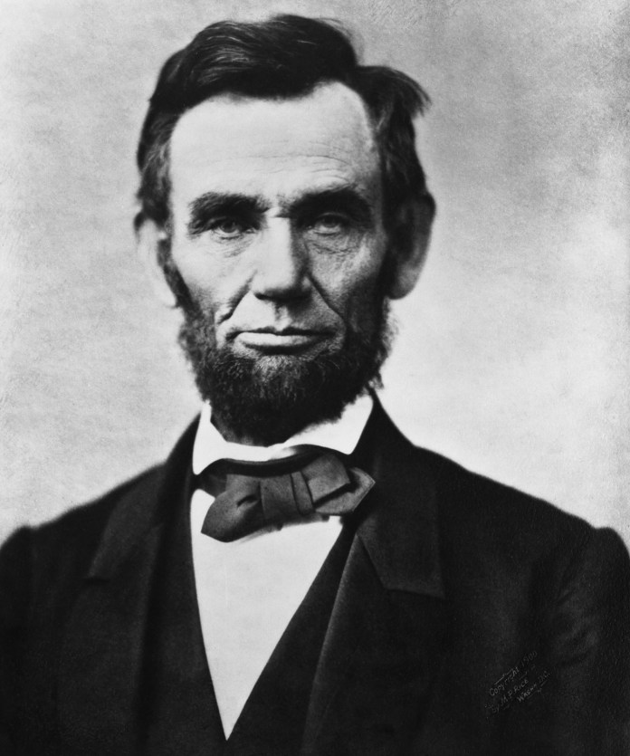 Il fenomeno HistoryInPics e la forza della fotografia sul web